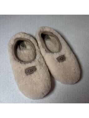 UGG Cozy Shearling Slippers Size 6-7